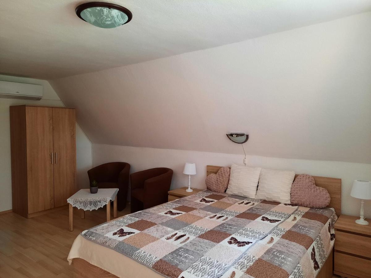 Dora Apartmanhaz ザラカロシュ エクステリア 写真