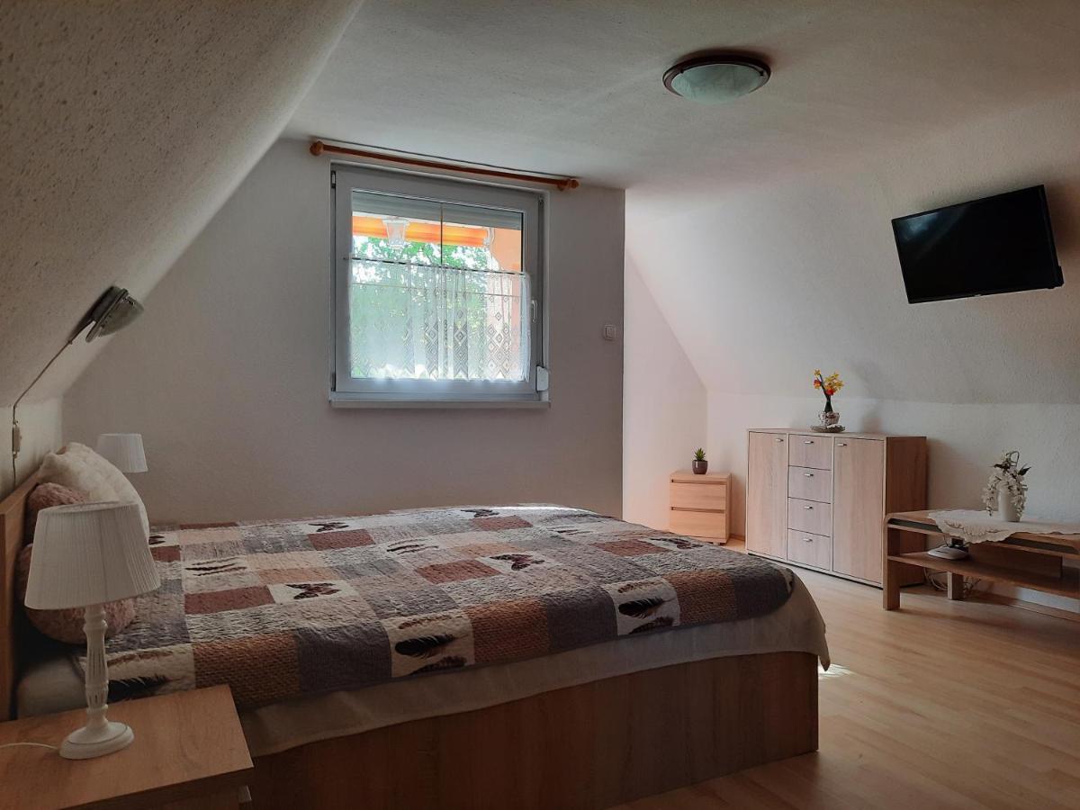 Dora Apartmanhaz ザラカロシュ エクステリア 写真