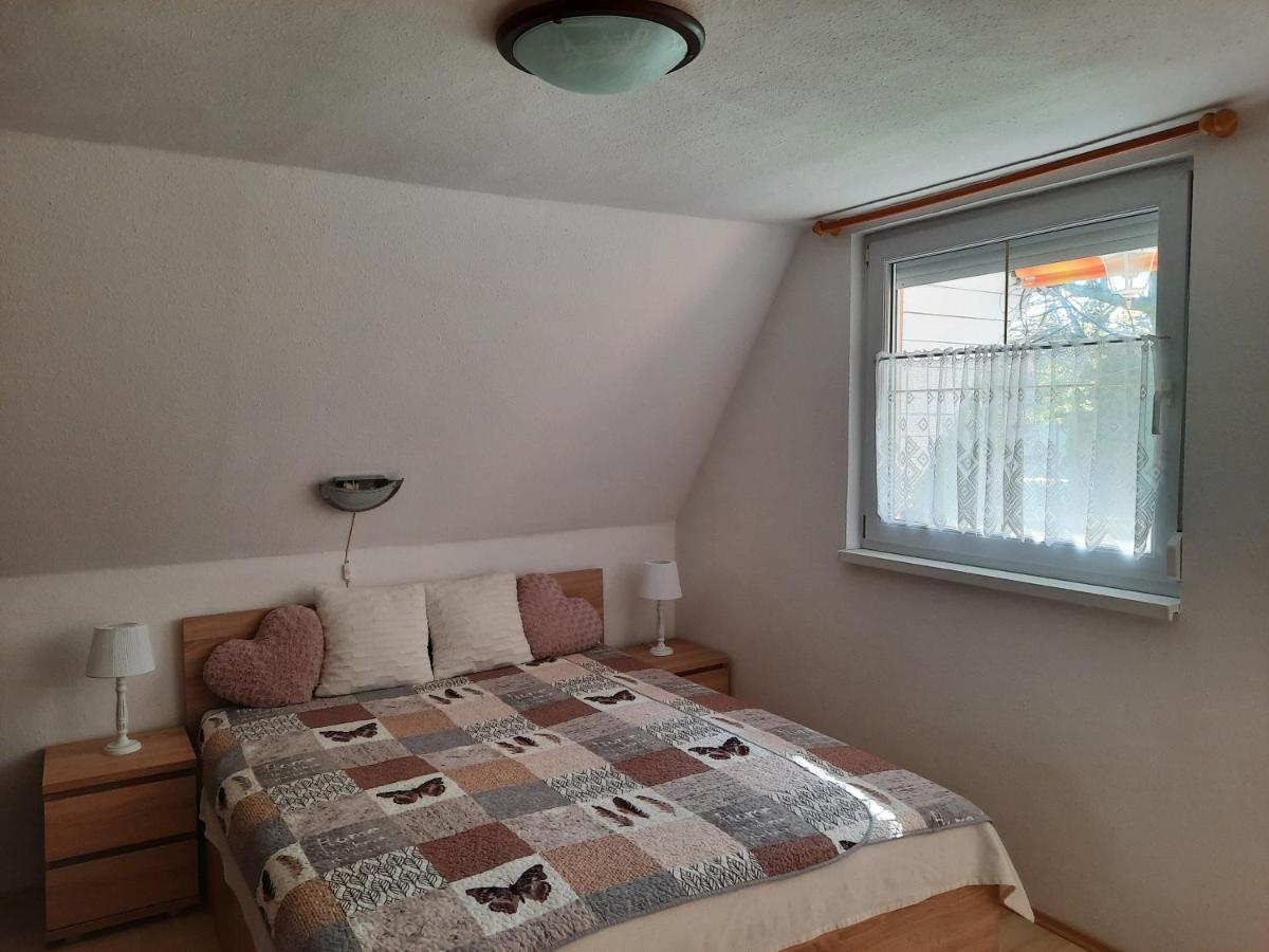 Dora Apartmanhaz ザラカロシュ エクステリア 写真