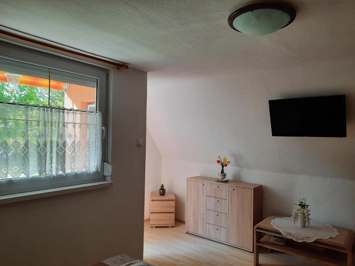 Dora Apartmanhaz ザラカロシュ エクステリア 写真